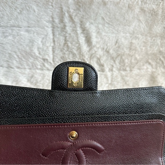 Classic medium flap bag - Picture 10 of 17